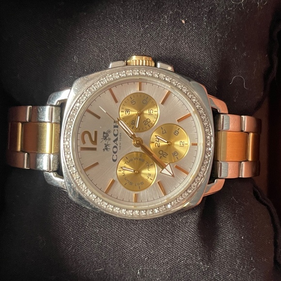 Women’s Coach Watch - Picture 3 of 5
